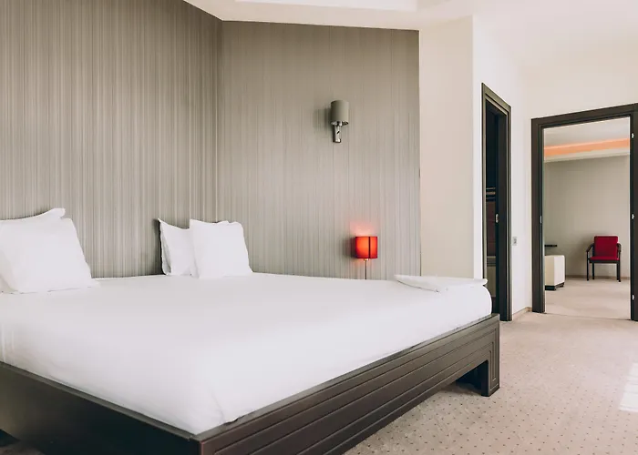 Ramada By Wyndham Constança