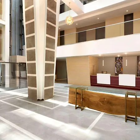 Ramada By Wyndham فندق