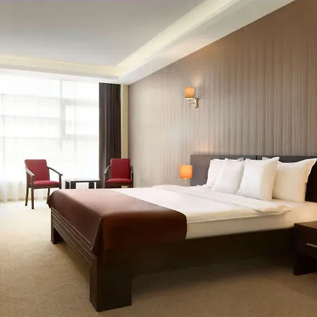 Ramada By Wyndham Отель