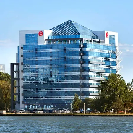 康斯坦察温德姆华美达酒店