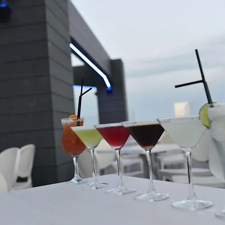 Hotel Ramada By Wyndham Constanta 4*