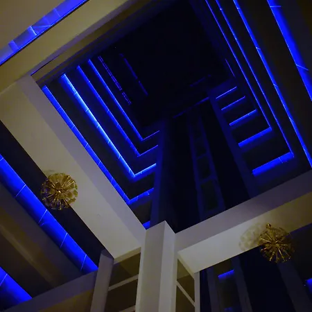 Ramada By Wyndham فندق