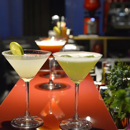 康斯坦察温德姆华美达酒店 4*