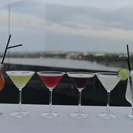 康斯坦察温德姆华美达酒店 4*