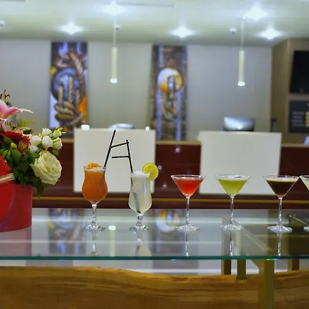 Hotel Ramada By Wyndham Constanta 4*