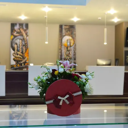 Hotel Ramada By Wyndham Constanta 4*