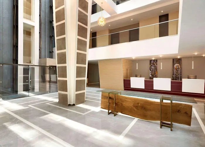 Ramada By Wyndham Отель