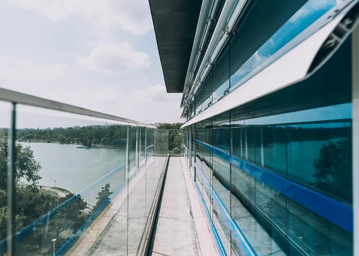 Отель Ramada By Wyndham Констанца