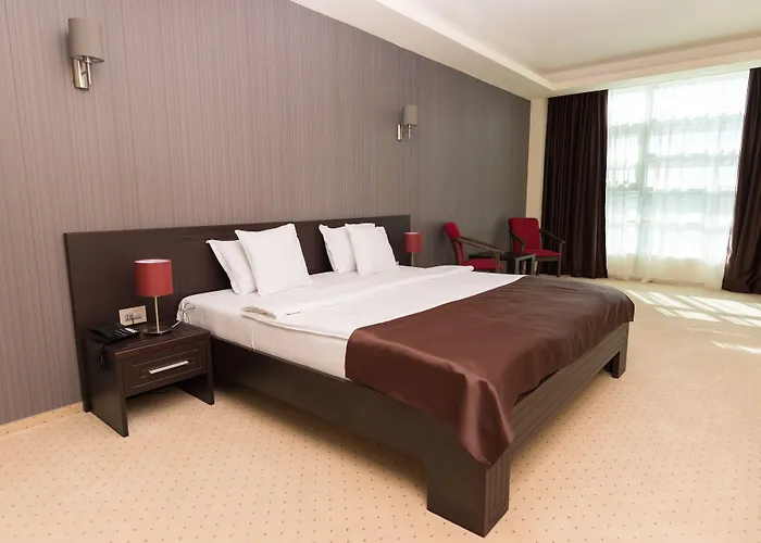 Ramada By Wyndham Отель