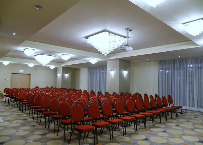 Ramada By Wyndham Отель