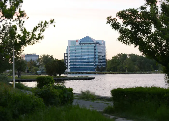 Отель Ramada By Wyndham 4*