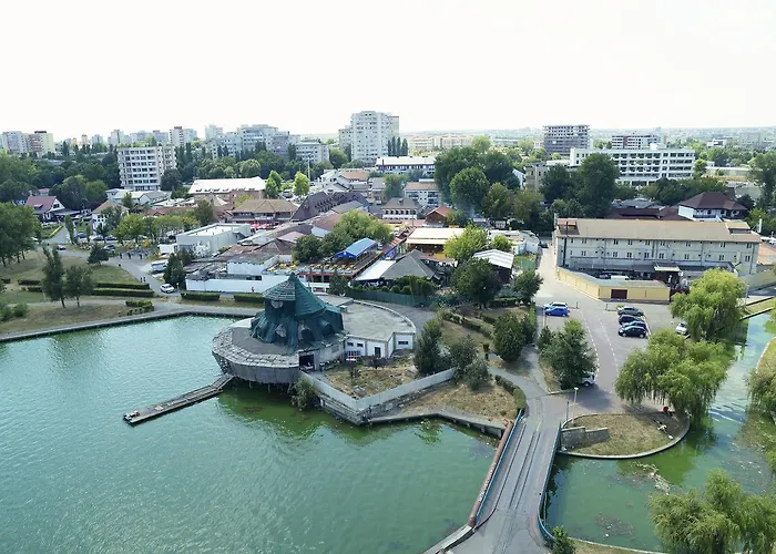 Отель Ramada By Wyndham 4*